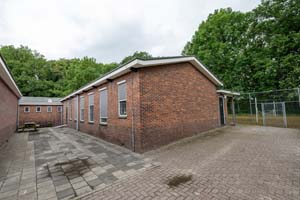 complex met puntige dak